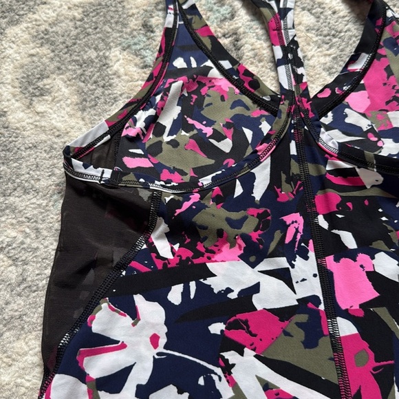 Lululemon Fast Lane SingletTank - Picture 10 of 10